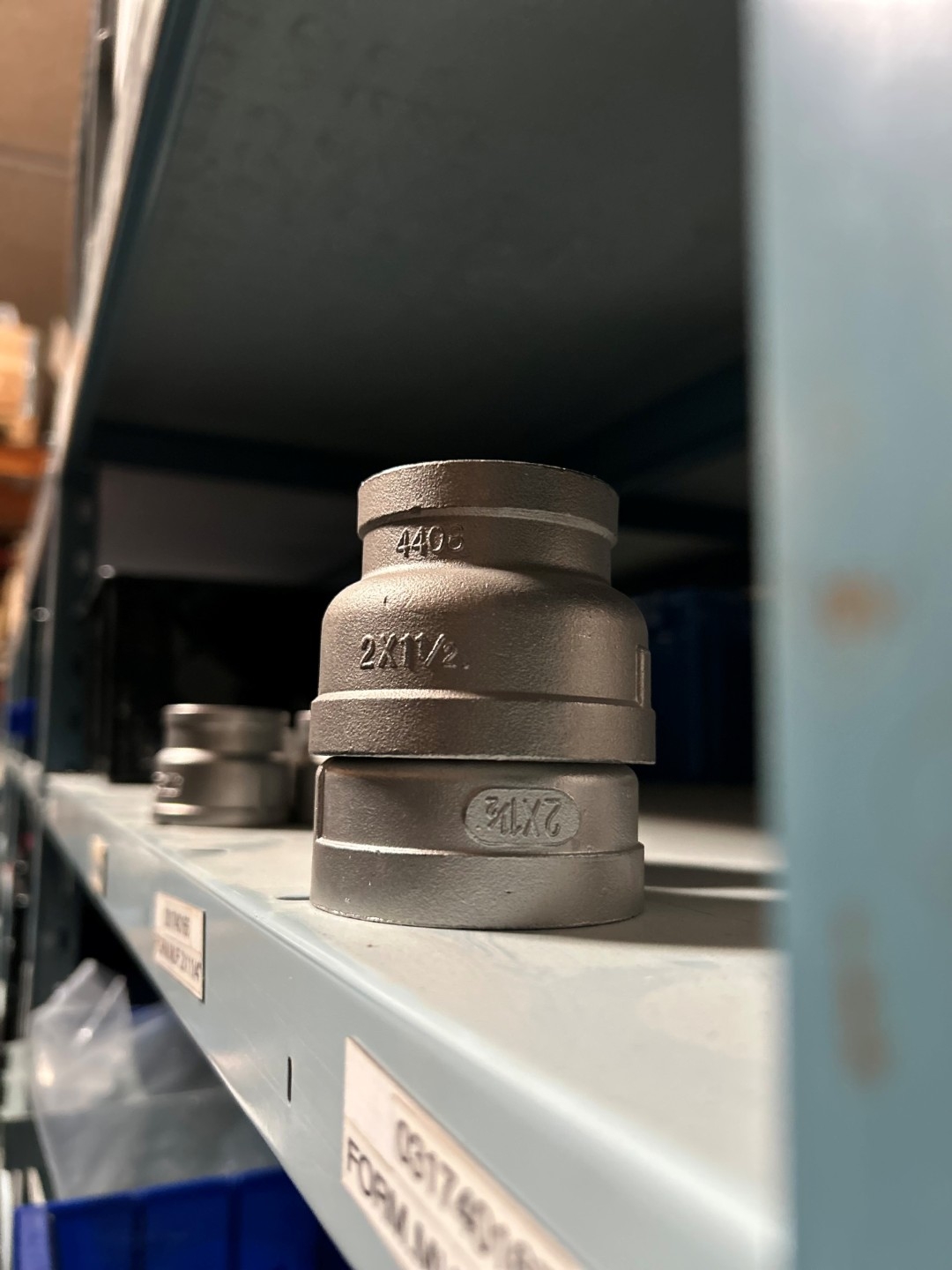 Rustfri fittings og galvaniseret fittings til professionelle installationer